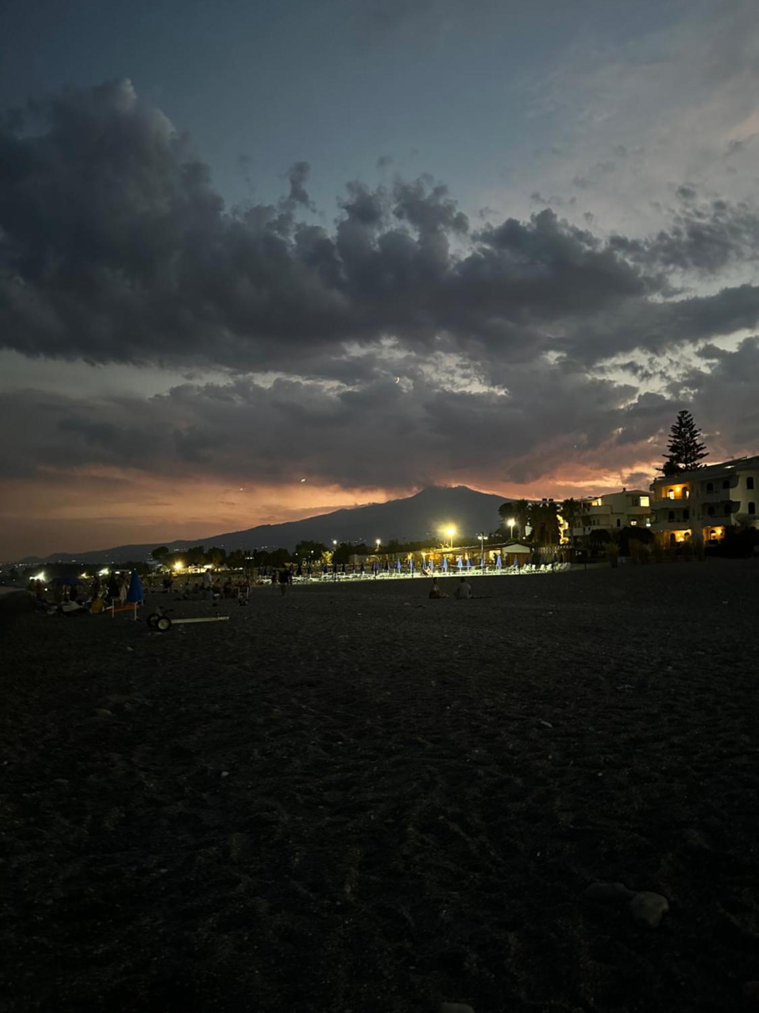 Appartamento I Puritani On The Beach Giardini Naxos Εξωτερικό φωτογραφία